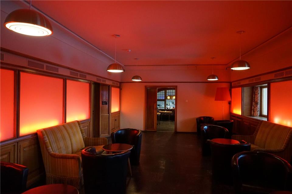 Dort, wo geröntgt wurde - damals, auch von Mann beschrieben, eine neue Medizintechnik - befindet sich heute die „X-Ray Bar“ mit beleuchtbaren Wänden, an denen die Mediziner einst die Bilder anschauten.Stefan Wei�enborn/dpa-tmn