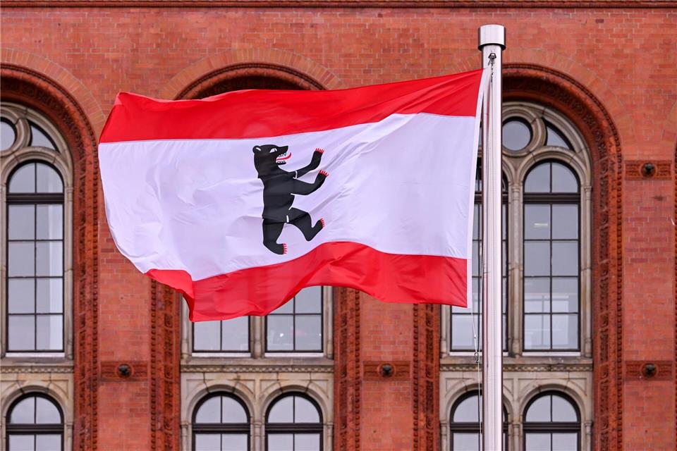 Dort wollen alle Spitzenkandidaten hin: Das Rote Rathaus in Berlin-Mitte. (Symbolbild)Soeren Stache/dpa