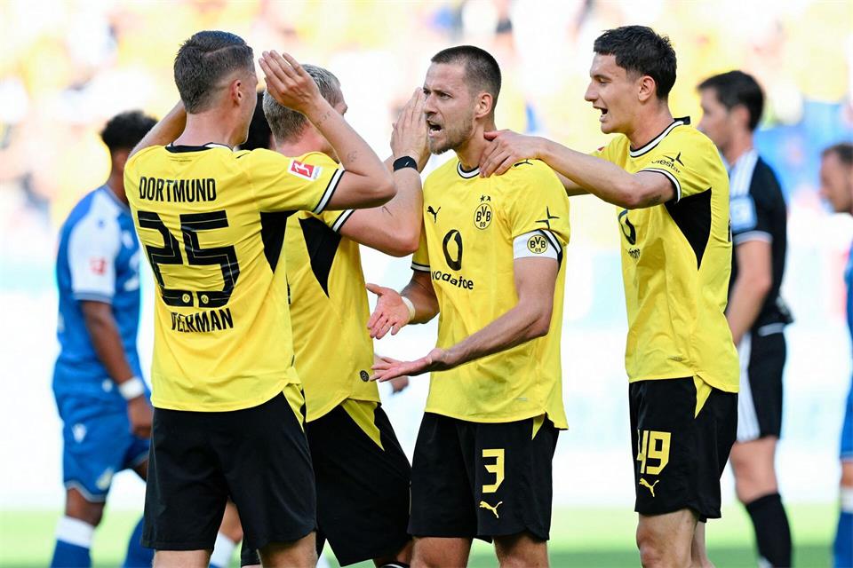 Dortmund feiert eine furiose Aufholjagd.Uwe Anspach/dpa