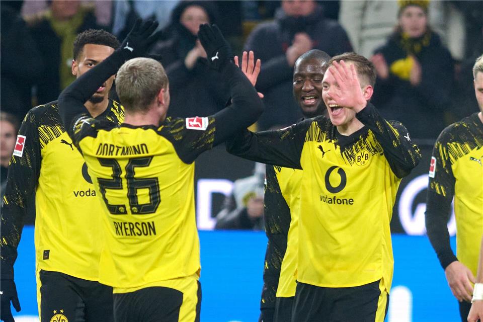 Dortmund jubelt über das Tor zum 2:0. Bernd Thissen/dpa
