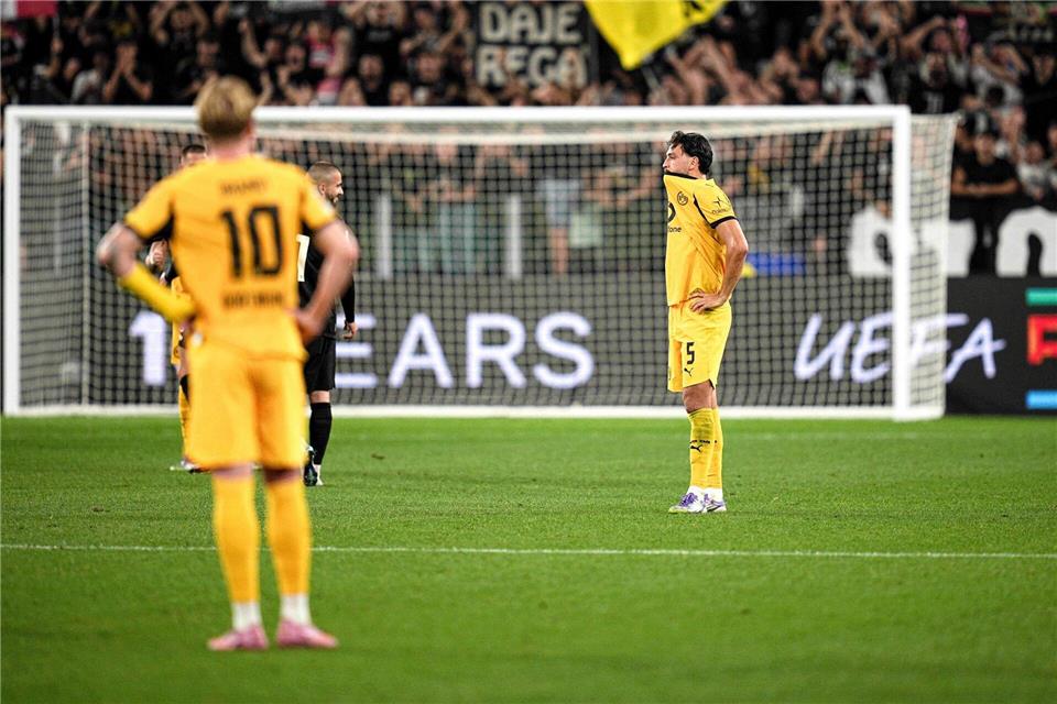 Bilder des Tages Dortmunds Ramy Bensebaini reagiert nach dem Spiel in der Champions League gegen Juventus Turin.Marco Alpozzi/LaPresse via ZUMA Press/dpa