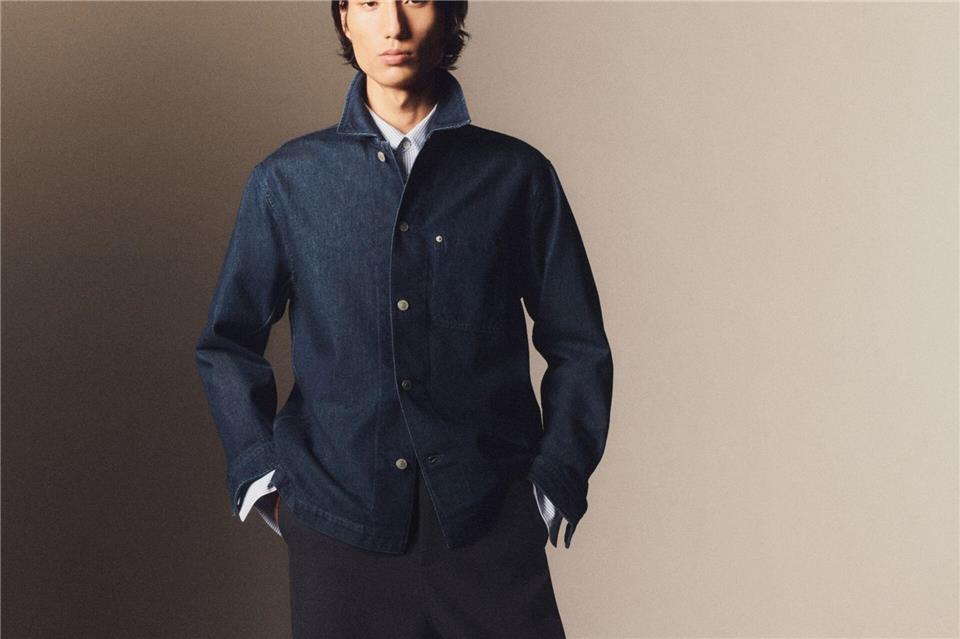 Double Denim – sprich Jeans auf Jeans – ist der neueste Trend. Zu sehen bei COS inklusive einer angesagten Hemdjacke (Hemdjacke aus Denim ca. 115 Euro, Jeanshose ca. 125 Euro, Leder-Brogues ca. 200 Euro).COS/dpa-tmn