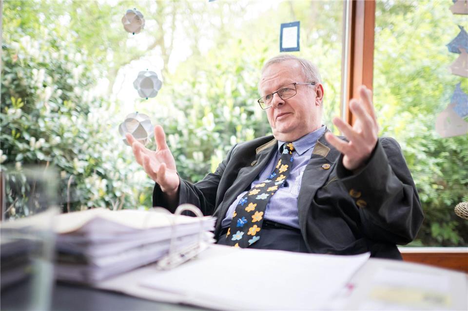 Dr. Gunnar Wagner möchte auch im Ruhestand Menschen mit seiner medizinischen Erfahrung helfen. Sina Schuldt/dpa