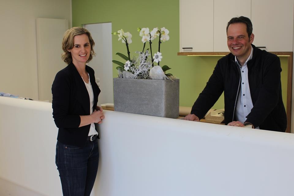 Dr. Nikola Sühling fängt am 1. April in ihrer neuen Praxis an. Bürgermeister Andreas Grotendorst hat sie offiziell begrüßt.