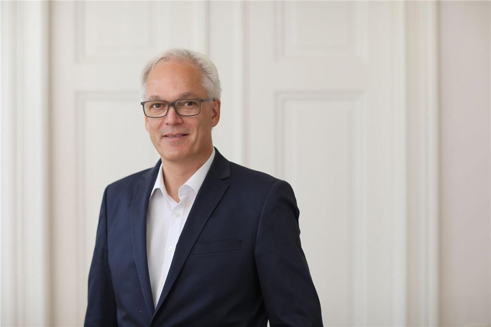 Muss es kostenloses Trinkwasser am Arbeitsplatz geben? Dr. Peter Meyer ist Fachanwalt für Arbeitsrecht in Berlin und Mitglied des Geschäftsführenden Ausschusses der Arbeitsgemeinschaft Arbeitsrecht im Deutschen Anwaltverein (DAV).picture alliance/dpa/dpa-tmn