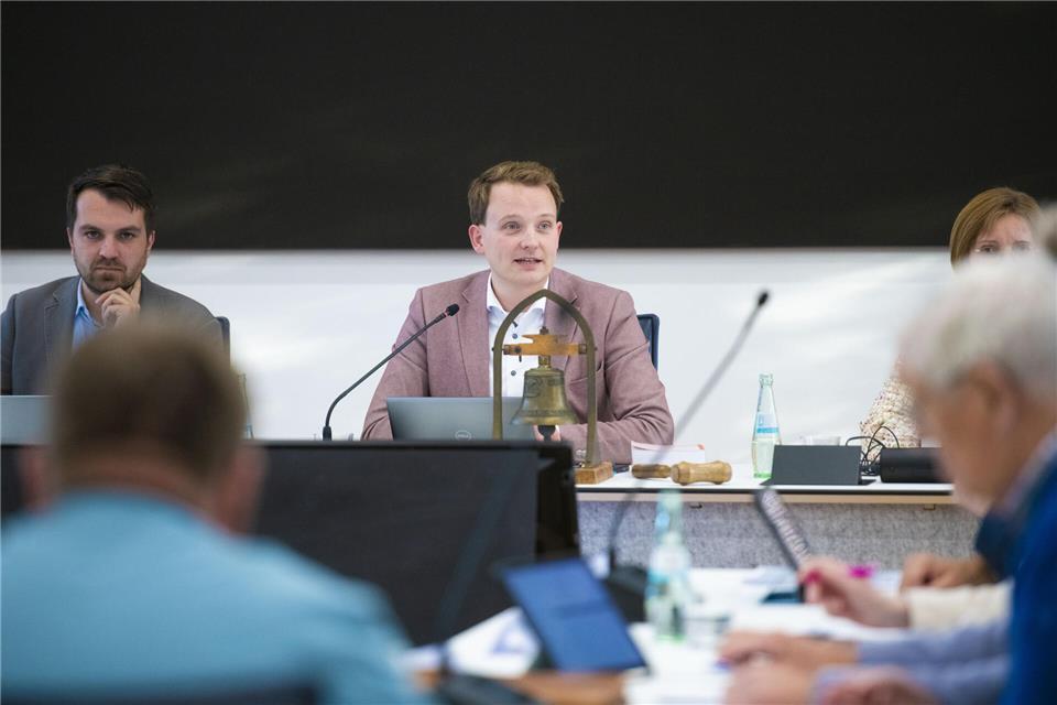Dr. Tom Tenostendarp ist seit 2020 Bürgermeister in Vreden. Der junge Politiker wurde nun mit überwältigender Mehrheit wiedergewählt.