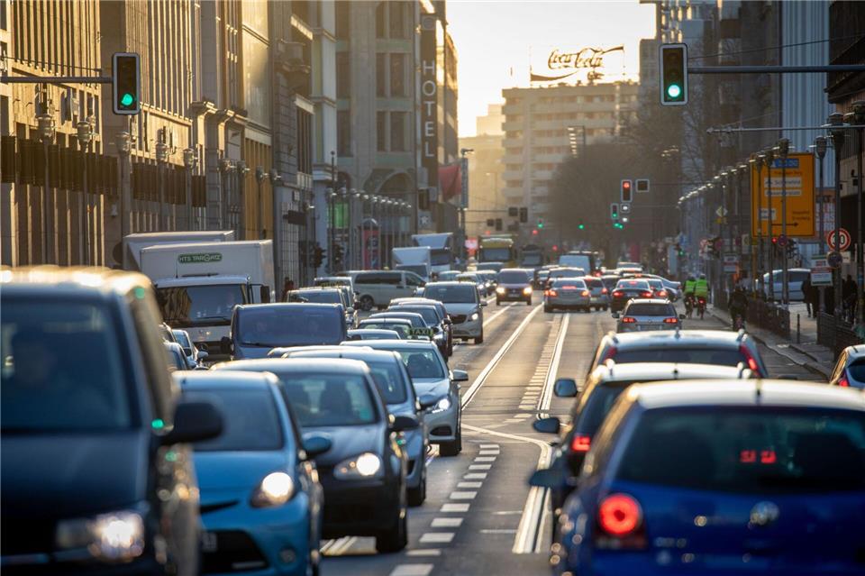 Drängler und eine aggressive Fahrweise stören am meisten. (Symbolbild)Kay Nietfeld/dpa/dpa-tmn