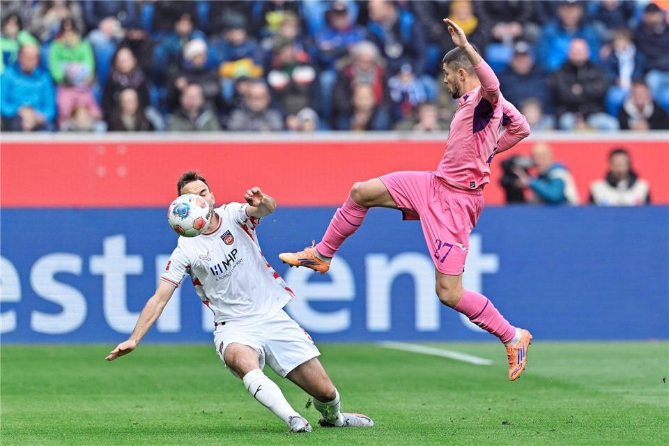 Heimsieg in Pink und mit Schleife: Hoffenheim beendet Misere  Dreh- und Angelpunkt bei Hoffenheim: Andrej Kramaric (r.).Uwe Anspach/dpa