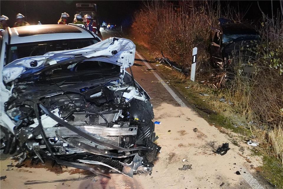 Drei Fahrzeuge stießen zusammen. -/SWD-Medien/dpa