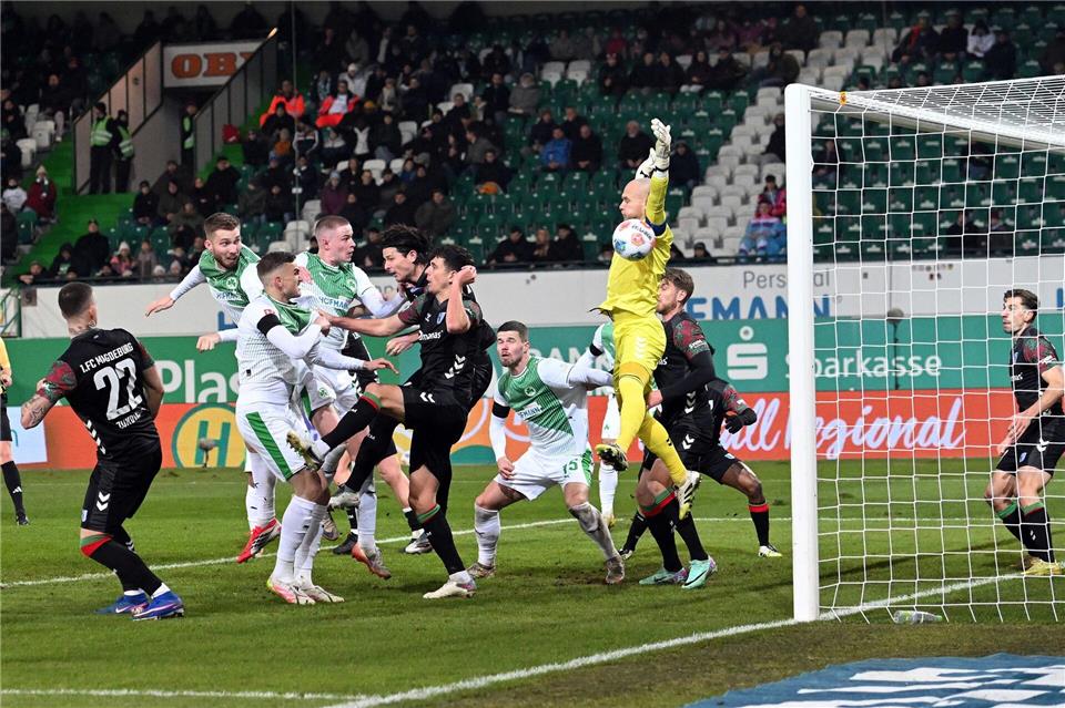 Drei Gegentoren nach Ecken kassierte Magdeburg in der ersten Halbzeit Jens Niering/dpa