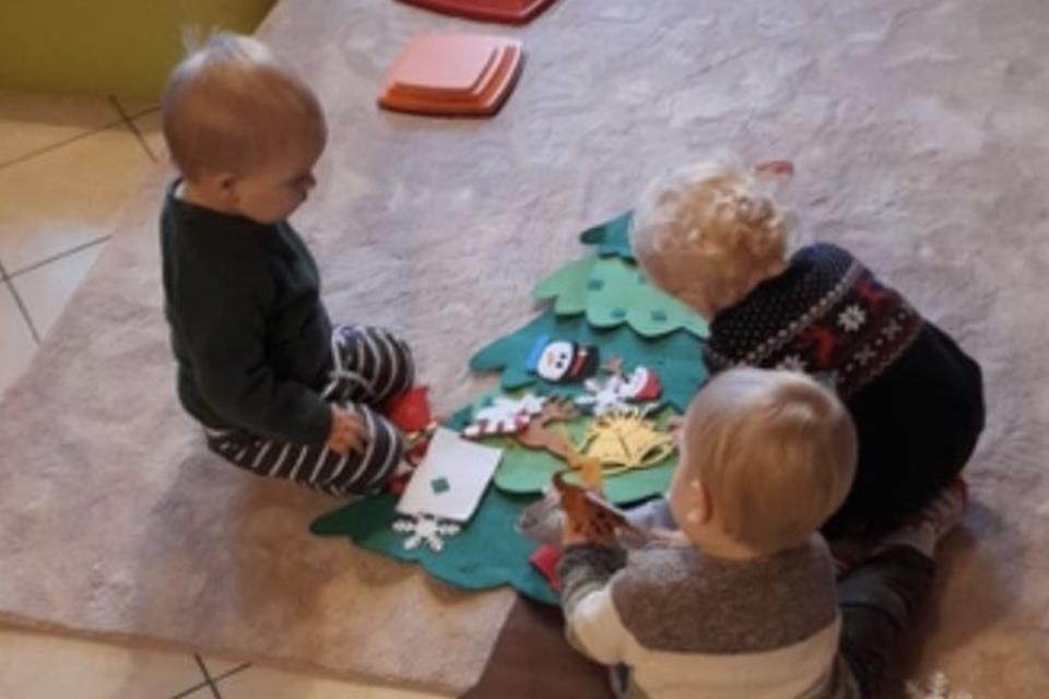 Drei Jungen, die im nächsten Jahr zwei Jahre alt werden, betreut Tanja Heyng derzeit.