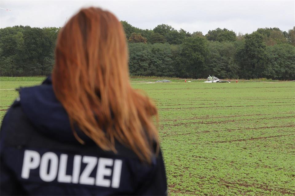 Drei Menschen kamen bei dem Absturz ums Leben: Ein Vater mit seiner Tochter sowie ein weiterer Mitflieger-/dpa