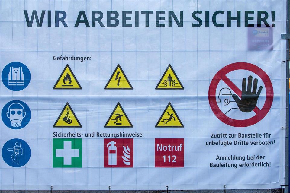 Drei Menschen starben 2025 bei Arbeitsunfällen in Thüringen (Illustration). Jens Büttner/dpa