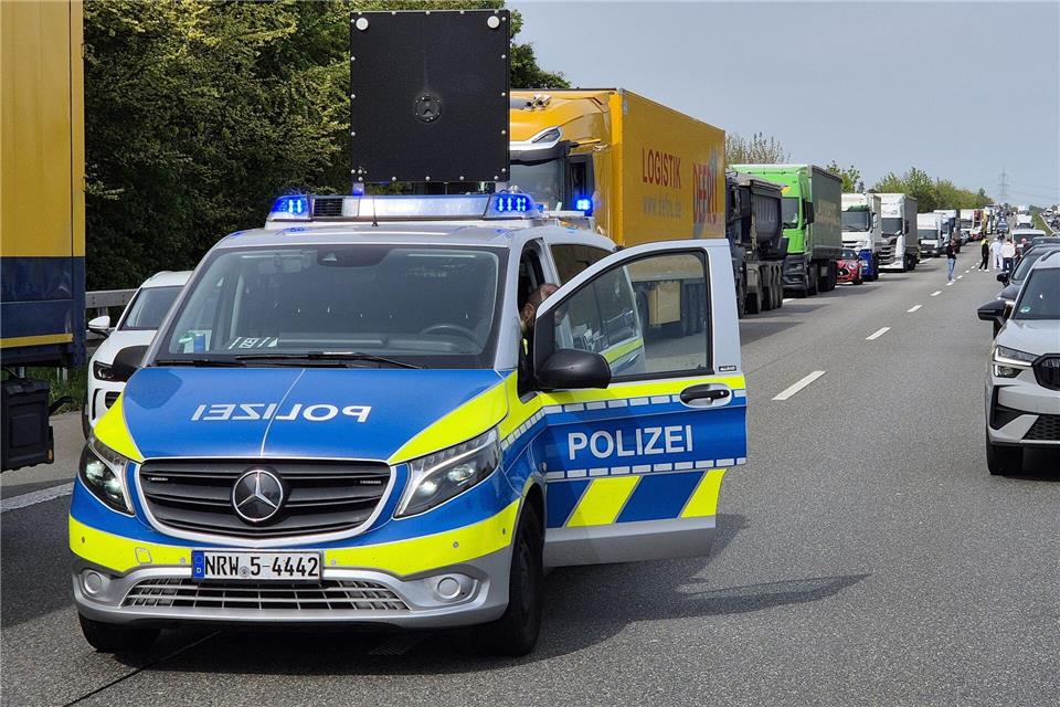 Drei Menschen wurden bei dem Unfall verletzt.dpa