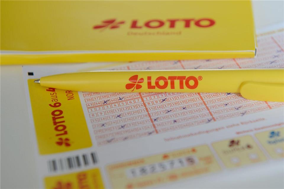 Drei Millionäre gab es 2025 bei Lotto Hamburg. (Symbolfoto)Daniel Reinhardt/dpa