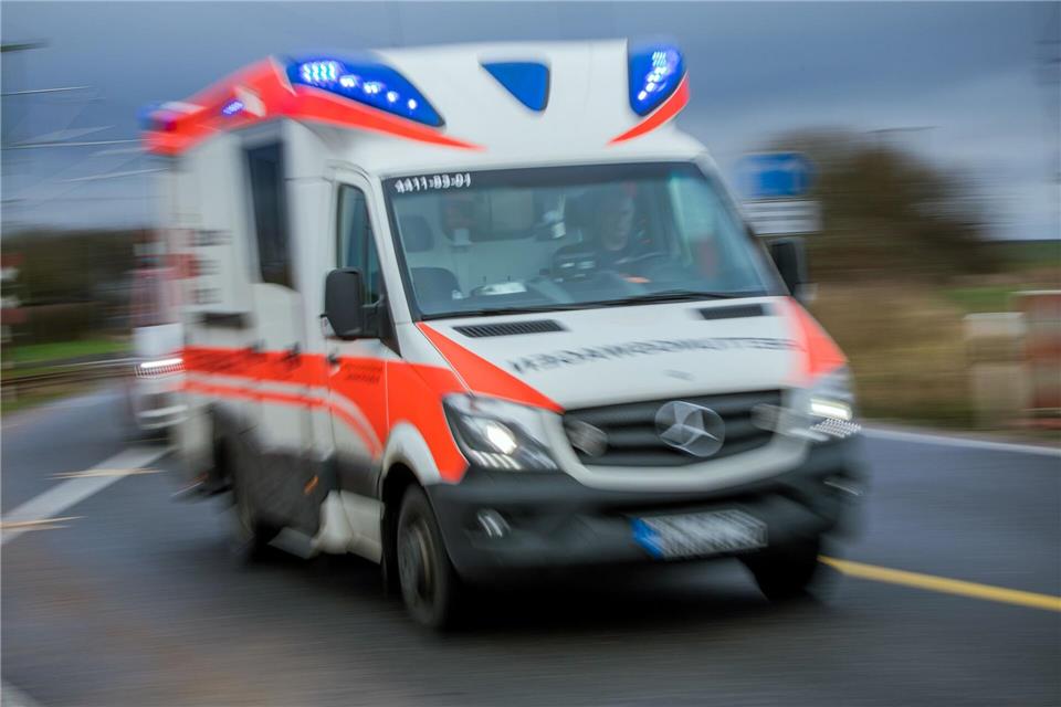 Drei Motorradfahrer werden bei einer Kollision verletzt. (Symbolbild)Jens Büttner/dpa-Zentralbild/ZB