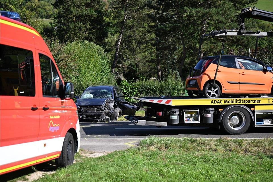 Drei Menschen werden bei Frontalcrash schwer verletzt Drei Schwerverletzte sind die Bilanz eines Unfalls.-/onw-images/dpa