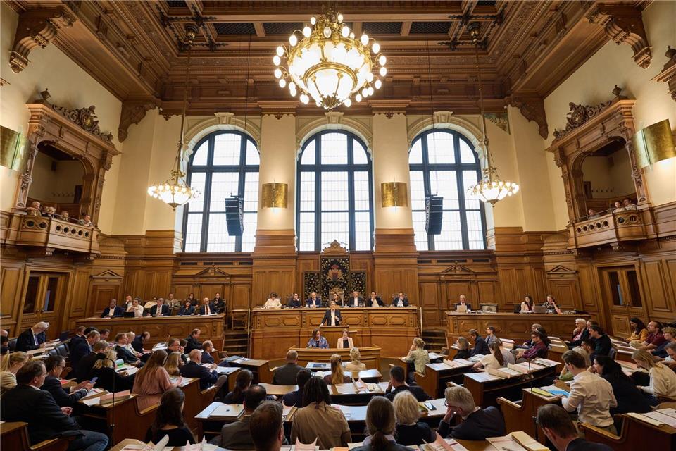 Drei Tage nach dem gescheiterten Olympiareferendum steht der Senat in der Bürgerschaft in der Kritik. Georg Wendt/dpa