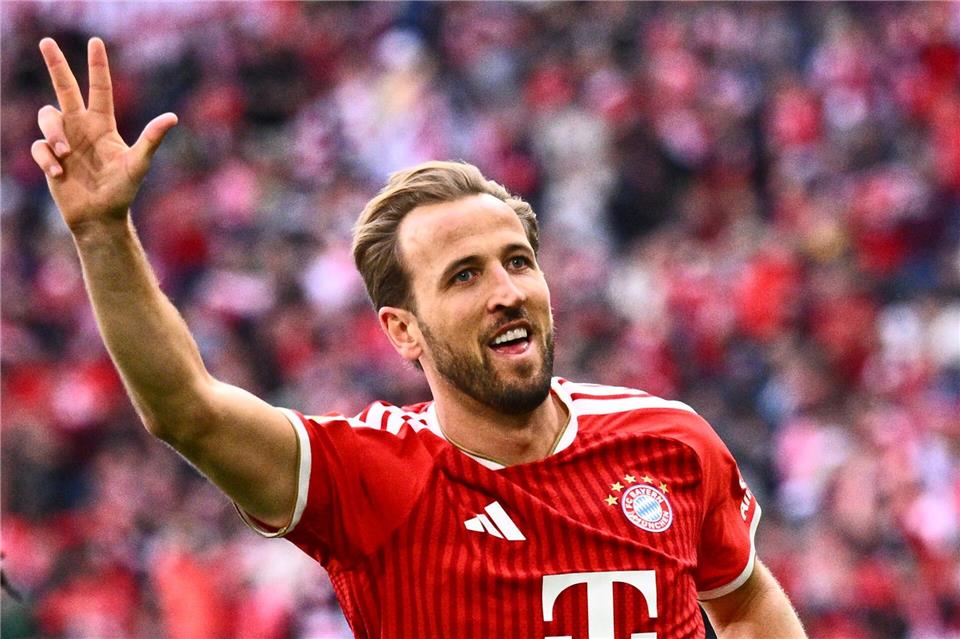 Drei Tore am letzten Spieltag: Bayern-Stürmer Harry Kane beendet auch seine dritte Bundesliga-Saison als Torschützenkönig. Tom Weller/dpa