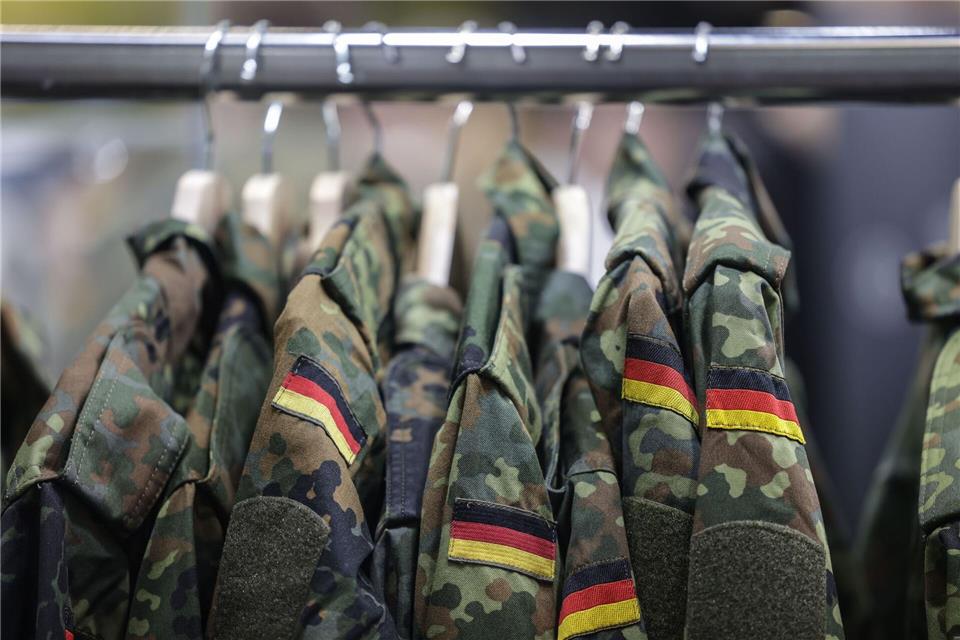 Drei Viertel aller extremistischen Verdachtsfälle bei der Bundeswehr kommen aus dem Bereich Rechtsextremismus. (Archivbild)Oliver Berg/dpa