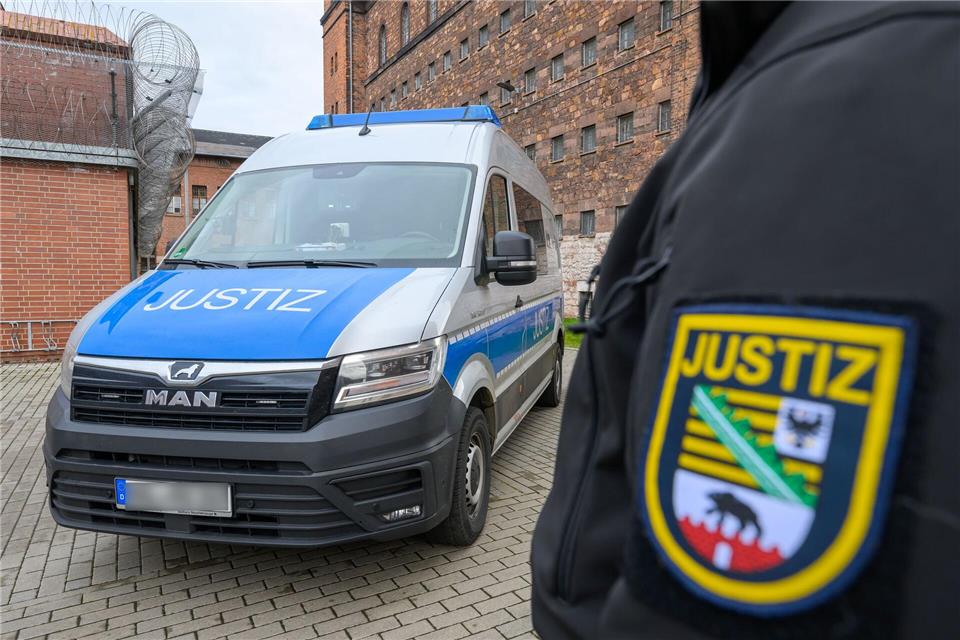 Drei neue Gefangenentransporter bekommt das Land Sachsen-Anhalt. Hendrik Schmidt/dpa