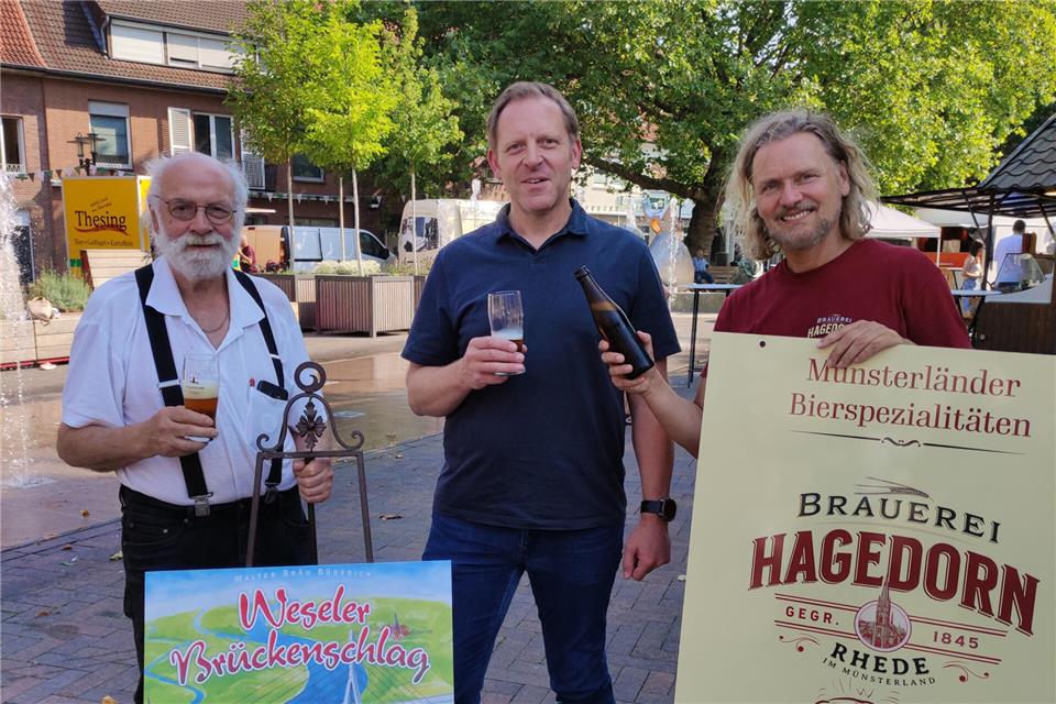 Bierbrauer mit Test auf Borkener Feierabendmarkt zufrieden Drei regionale Bierbrauer denken über eine lokale Bierbörse in Borken nach.