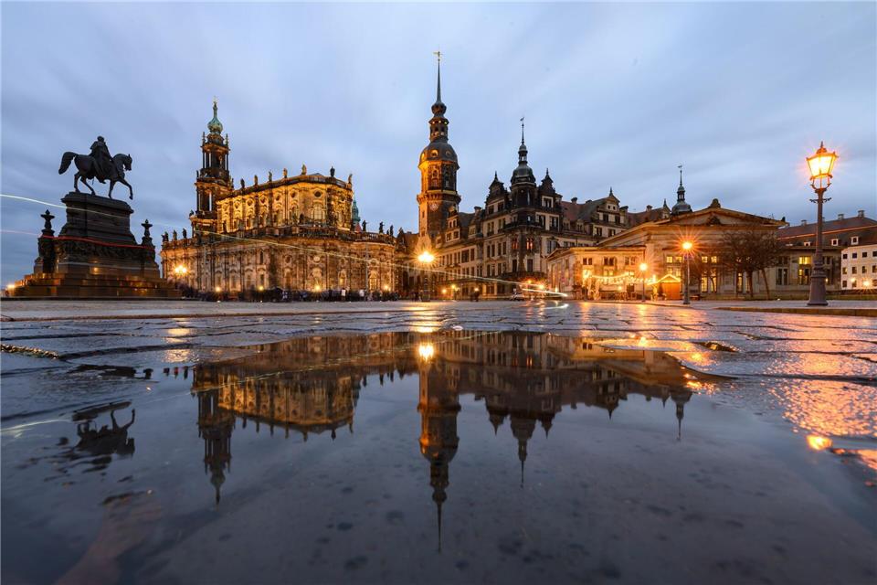 Dresden knüpft bei Touristenzahlen an Niveau vor Corona an Dresden hat 2024 einen Zuwachs an Touristen registriert (Archivbild). Robert Michael/dpa