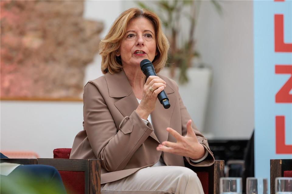 Dreyer ist vor der Wahl am Sonntag zuversichtlich für ihre SPD und ihren Amtsnachfolger Schweitzer. (Archivfoto)Jörg Halisch/dpa