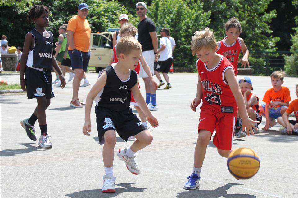 Dribblings, Tricks und coole Dunkings: In acht Klassen ging‘s auf dem Schulhof des Gymnasium Remigianum zur Sache – wie immer im Fairplay-Modus.
