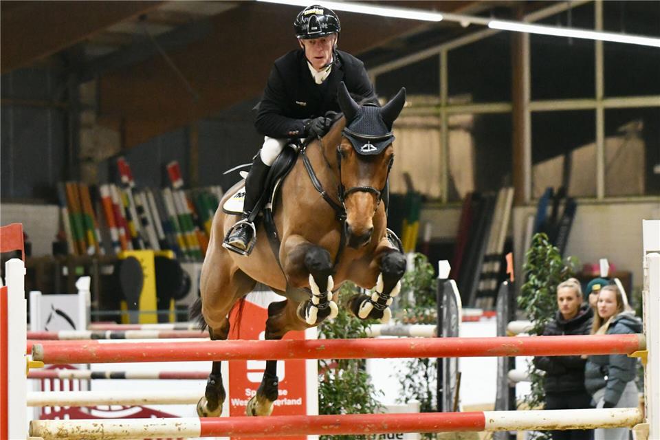 Dritter beim S*-Springen mit Hindernishöhen bis zu 1,45 Meter: Marcus Ehning vom ZRFV Borken auf Baloubets Rose Dree Böken.
