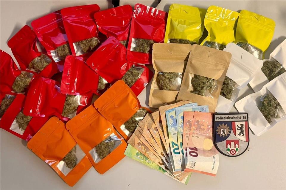 Drogen werden in Berlin per Lieferdienst zugestellt, die Dealer werben mit Flyern, die in private Briefkästen geworfen werden. -/Polizei Berlin/dpa