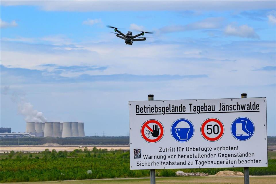 Drohnen sollen Diebe abschrecken, die es im Lausitzer Braunkohlerevier auf Kupfer und Diesel abgesehen haben. Patrick Pleul/dpa