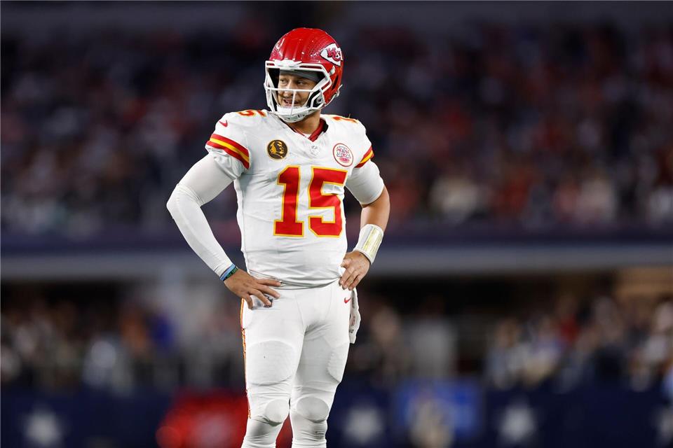 Droht mit den Kansas City Chiefs die Playoffs zu verpassen: Quarterback Patrick MahomesGareth Patterson/AP/dpa