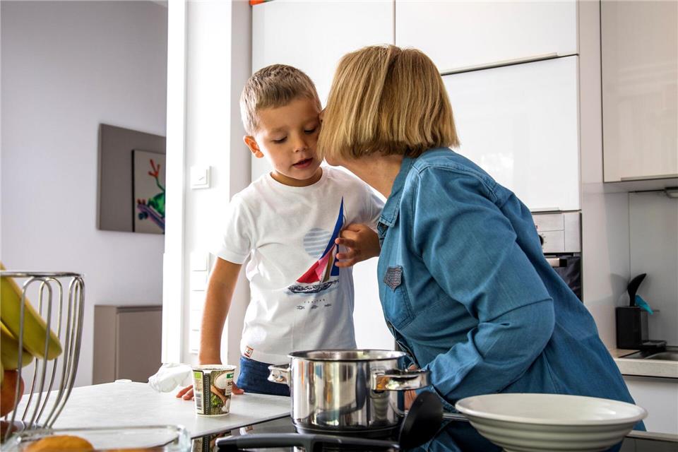 „Du bist gut, so wie du bist“: Kinder, die diese Botschaft hören, sind später weniger anfällig für negative Kommentare von anderen.Christin Klose/dpa-tmn