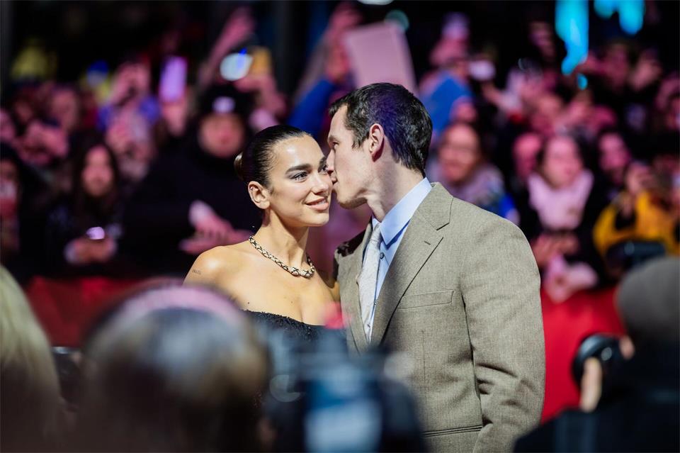 Dua Lipa und Callum Turner sind seit 2024 ein Paar. (Archivbild)Christoph Soeder/dpa