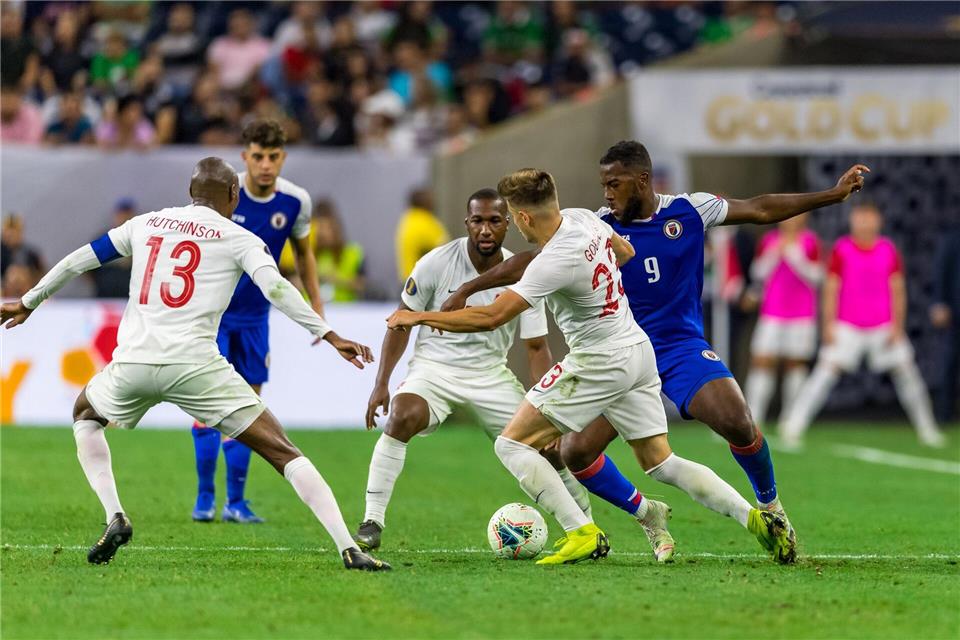 Duckens Nazon (r) musste aus dem Iran fliehen. (Archivbild)Maria Lysaker/ZUMA Wire/dpa