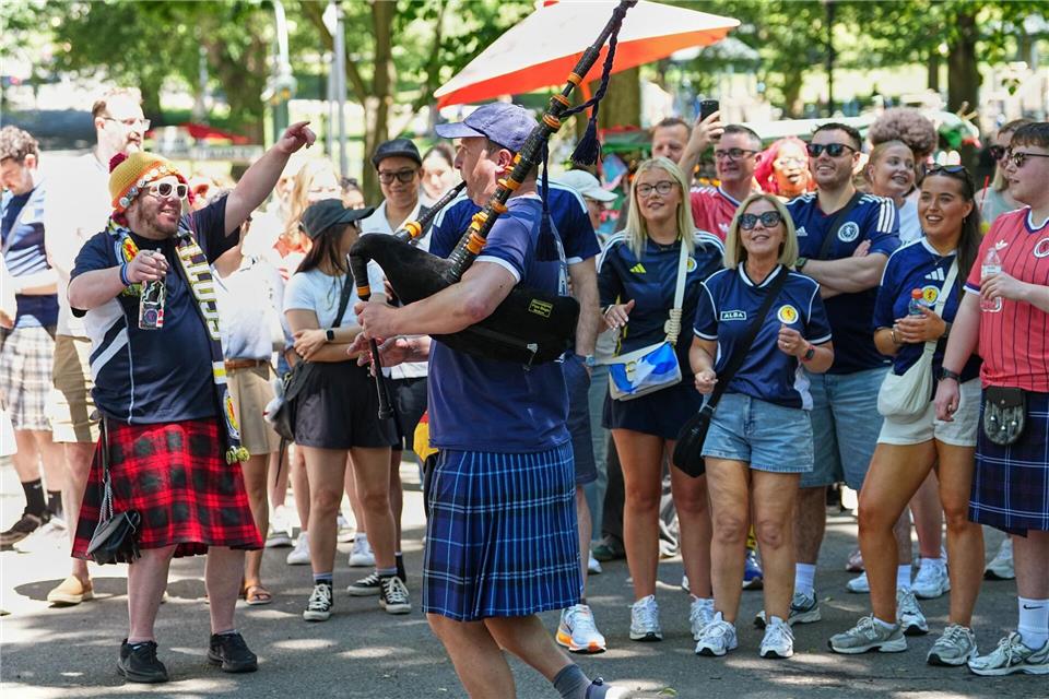 Dudelsackspieler sind zur Hauptattraktion geworden in Boston. (Archivbild)Martin Meissner/AP/dpa