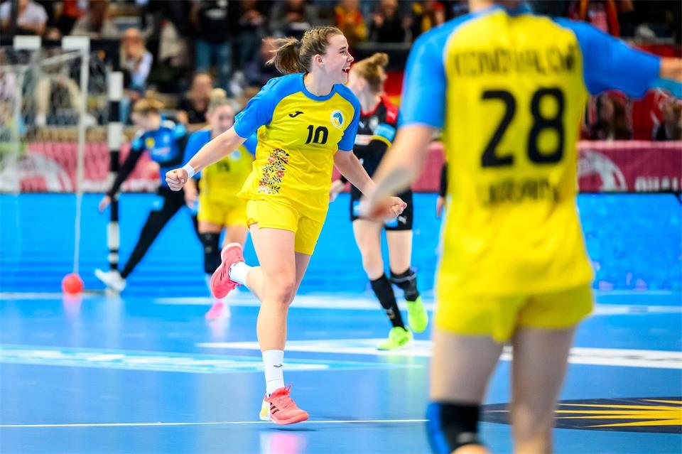 Due ukrainische Handballerin Iryna Prokopiak bei der EM-Qualifikation 2023. (Archivbild)Marco Wolf/dpa