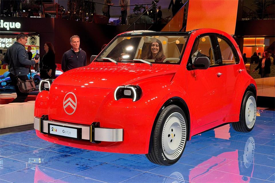 Dürfte den meisten in Paris die Show stehlen: Citroën hat auf dem Pariser Autosalon eine neue Ente vorgestellt.Thomas Geiger/dpa-tmn
