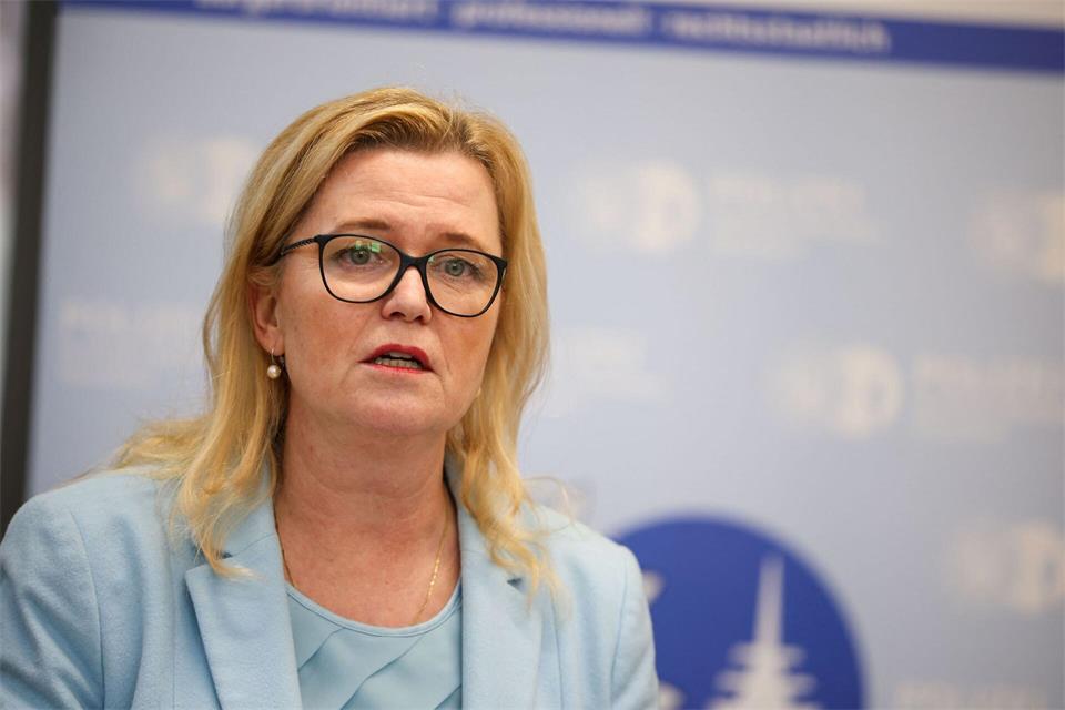 Düsseldorfs Polizeipräsidentin Miriam Brauns spricht auch über eigene Erfahrungen. Christoph Reichwein/dpa