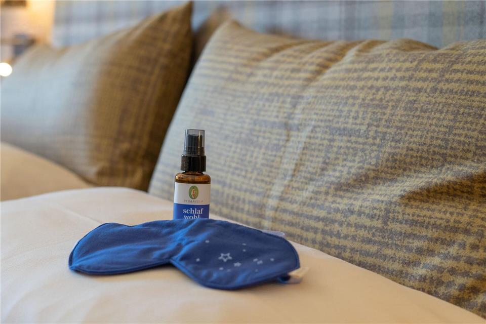 Duftöl und Schlafmaske liegen im Hotel bereit.T. Reinelt/Biohotel Eggensberger/dpa-tmn