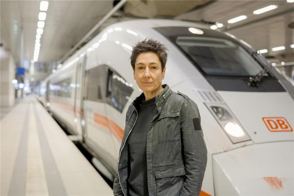 Dunja Hayali macht sich auf die Reise mit dem ICE.Jonny Müller-Goldenstedt/ZDF/dpa