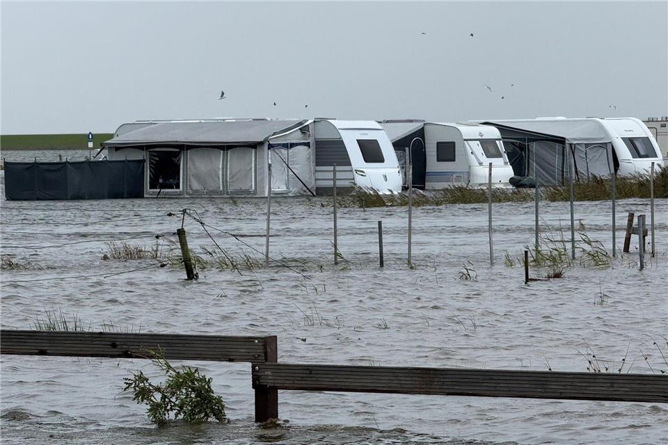 Durch das Hochwasser wurde ein Campingplatz auf Norderney überflutet.Volker Bartels/dpa