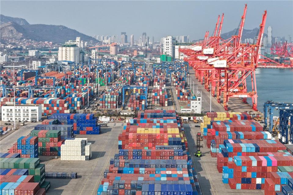 Durch den Iran-Krieg steigen die Energie-Preise. Das belastet auch Exporteure in China. (Archivbild)Wang Jianmin/XinHua/dpa