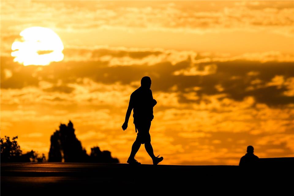 Durch den Klimawandel werden Hitzetage häufiger und intensiver.Julian Stratenschulte/dpa