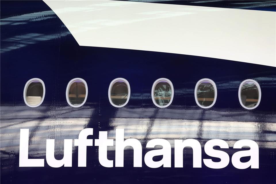 Durch den Streik der Lufthansa fallen am Flughafen Leipzig/Halle mehrere Flüge aus. (Archivbild)Karl-Josef Hildenbrand/dpa