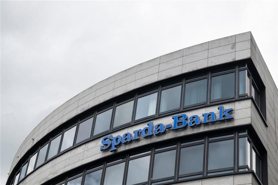 Durch einen IT-Wechsel müssen Kundinnen und Kunden der Sparda-Bank damit rechnen, dass es beim Einsatz ihrer Zahlungskarten zu Problemen kommt.Marijan Murat/dpa/dpa-tmn
