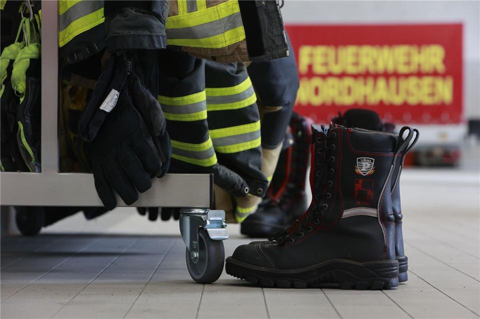 Durch gemeinsame Ausschreibungen wollen die Innenminister von Thüringen, Sachsen, Brandenburg und Mecklenburg-Vorpommern bei der Beschaffung von Feuerwehrtechnik Kosten sparen und Kompetenzen bündeln. (Symbolbild)Matthias Bein/dpa