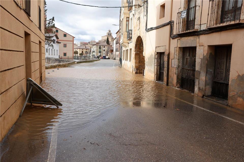 Durch starke Niederschläge gab es im Februar unter anderem in Spanien Überschwemmungen. (Archivbild)Concha Ortega Oroz/EUROPA PRESS/dpa
