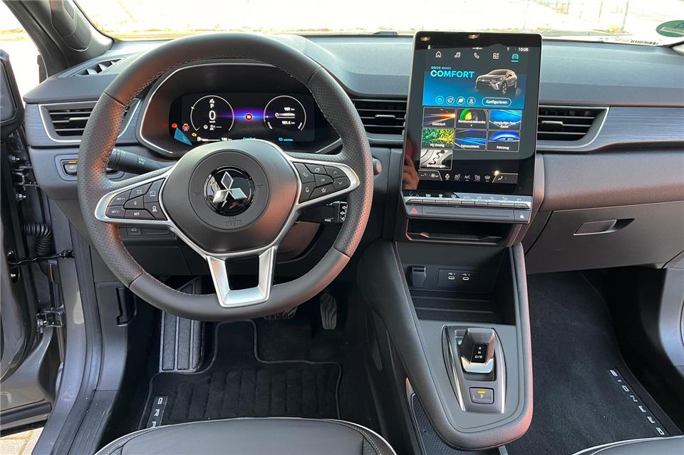 Durchdachte Funktionalität mit einem 10.4“-Infotainment-Display im Hochformat.